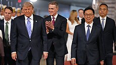 Americký prezident Donald Trump vystupuje z letadla na mezinárodním leti�ti v...