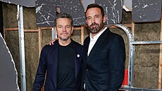 Ameri�tí herci Matt Damon (vlevo) a Ben Affleck na sv�tové premié�e filmu Rána...