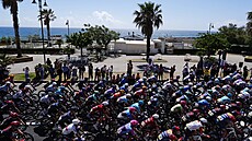 Peloton Gira na pob�e�í Tyrhénského mo�e.