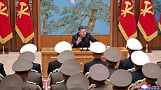 Severokorejský v�dce Kim �ong-un se setkal s veliteli v�ech slo�ek...
