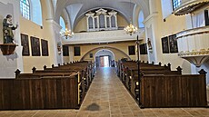 Interiér kostela sv. Petra z Alkantary, který je znám�j�í pod názvem �ikmý...