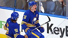 Kapitán Buffala Rasmus Dahlin se raduje ze své vyrovnávací trefy v sedmém...