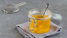 Zlaté, vo�avé, ideální nejen na sma�ení: Ghí, ghee, p�epu�t�né máslo.