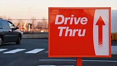 První moderní drive-thru vzniklo v USA ve 40. letech 20. století. Za pr�kopníka...