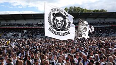 Fanou�ci Elversbergu po zápase s Münsterem zaplavili h�i�t� a slavili postup do...