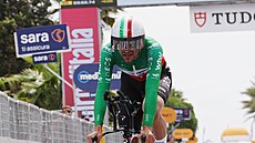 Ital Filippo Ganna b�hem �asovky v desáté etap� Gira