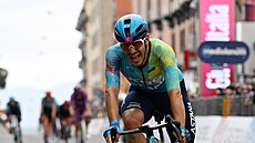 Ital Davide Ballerini slaví vít�zství b�hem �esté etapy italského Gira