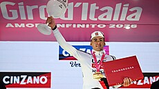 �pan�l Igor Arrieta z UAE slaví vít�zství b�hem páté etapy italského Gira