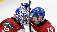 Jakub Flek slaví s branká�em Josefem Ko�ená�em vít�zství 4:1 nad Dánskem na...