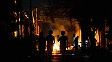 Havanské ulice v plamenech. Lidé protestují proti dlouhodobým výpadk�m...