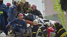 D�sledky ruského raketového a dronového útoku v Kyjev�. (14. kv�tna 2026)