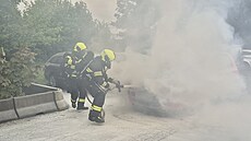 P�íjezd do zlínské Krajské nemocnice Tomá�e Bati ochromil po�ár osobního auta....