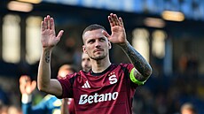 Spar�anský k�ídelník Luká� Haraslín slaví gól do sít� Liberce.
