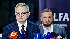 P�edseda disciplinární komise Ji�í Matzner po mimo�ádném zasedání.