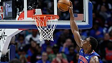Jalen Duren (0) z Detroit Pistons p�i sme�i