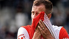 Slávistický kapitán Tomá� Vl�ek po porá�ce v Hradci