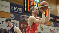 Pardubický rozehráva� Jakub T�ma p�i st�ele