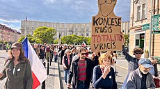 Demonstrace na podporu médíí �Ruce pry� od médií� se uskute�nila v Hradci...