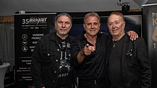 Petr Kolá�, Jakub Smolík a Petr Janda na k�tu videoklipu k singlu Co je v�bec v...