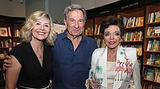 Glynis Barberová, Michael Brandon a Joan Collinsová v Londýn� (17. �ervna 2025)