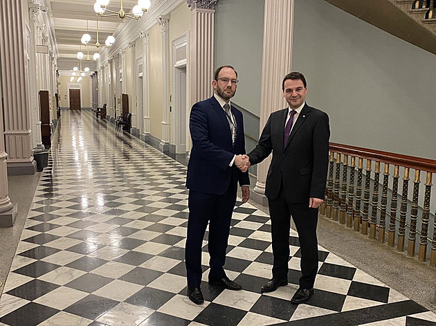 Česko by se mohlo podílet na výrobě zbraní pro USA, řekl Macinka