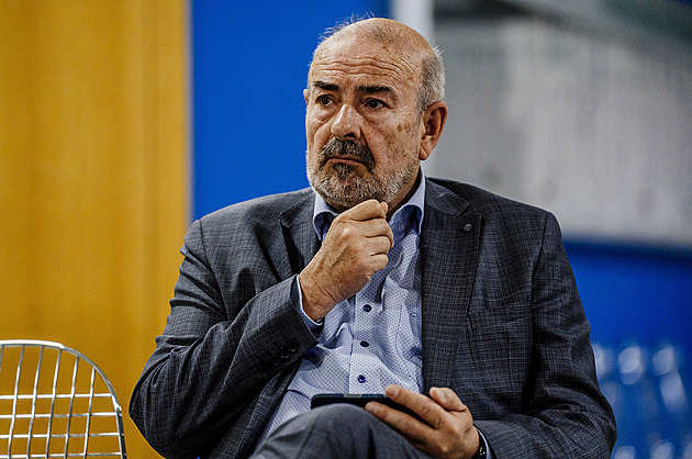 Ředitel DPP vypovídal v Dozimetru. Nepodepisovat, žádal ho Hlubuček ve zprávě
