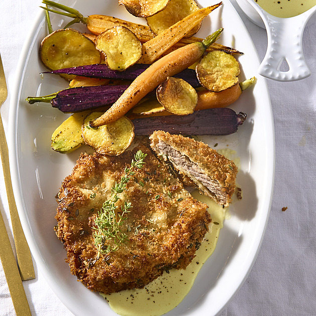 Křehké hovězí řízky se sýrovou omáčkou: Recept na luxusní rodinný oběd