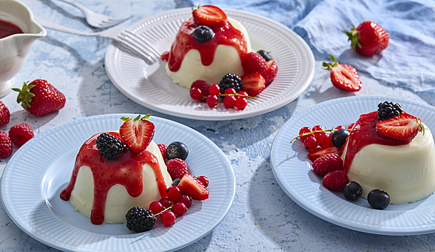 Domácí panna cotta s lesním ovocem: Recept na dokonalý italský dezert