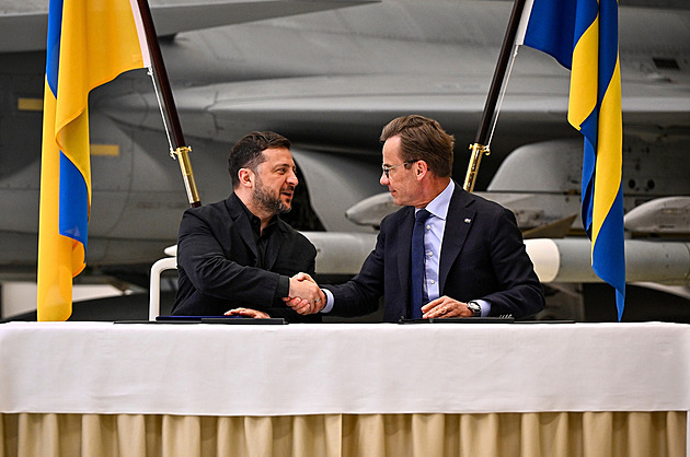 Švédsko daruje Ukrajině 16 starších gripenů, dvacítku nových jí prodá