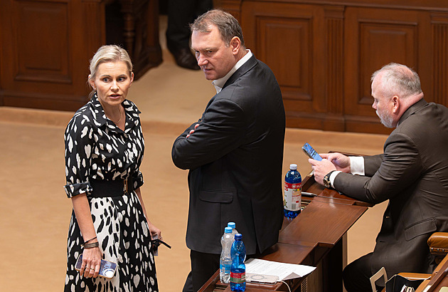 Už žádné dlouhé řeči jako Castro. Poslanci schvalují změny jednacího řádu