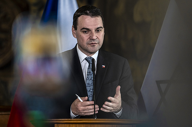Nová debata Václava Moravce: potíže na startu, pak Macinka hájil sebe i Klempíře