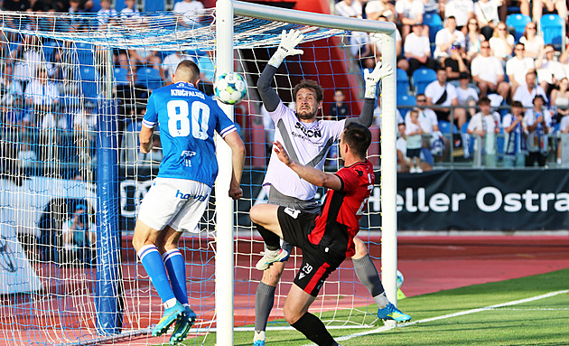 Brank�� T�borska Martin Pastornick� �el� hlavi�ce ostravsk�ho z�lo�n�ka Ond�eje Kri�falu�iho.