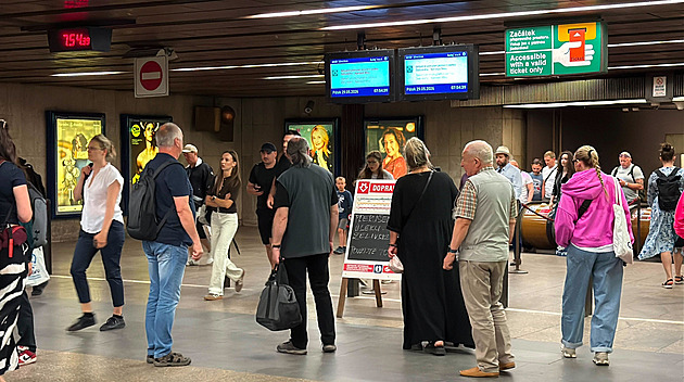Metro v centru pět hodin nejezdilo, dopravu zastavila technická závada