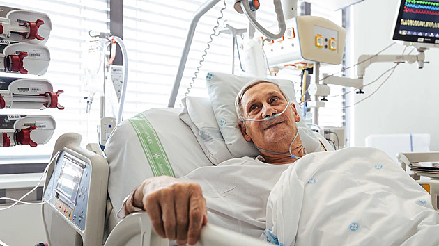 Seniorovi praskla výduť aorty. Praktik kvůli němu otevřel ordinaci a zachránil ho