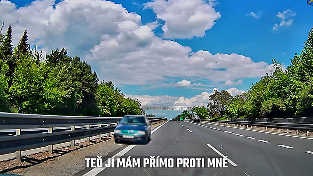 Senior jel po dálnici v protisměru. Policistům pak slíbil, že s řízením končí