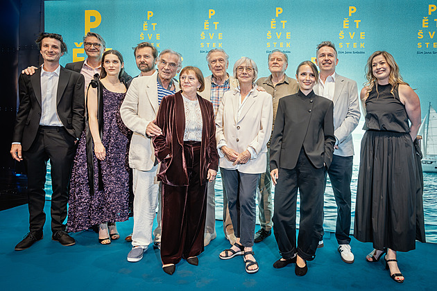 OBRAZEM:  Legendy ze Svěrákových Pěti Švestek byly opět spolu. Na premiéře