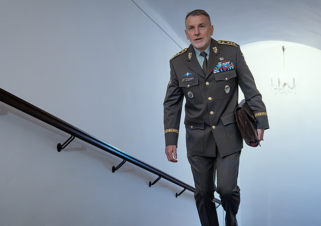 Výbor podpořil Hlaváče na náčelníka generálního štábu. Povinná vojna není na stole, říká