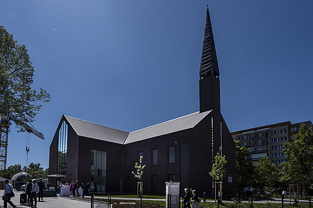 Linka metra D povede mormonským centrem. Církev zd