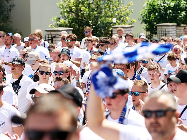 Fanou&scaron;ci ostravsk&eacute;ho Ban&iacute;ku se val&iacute; na stadion pražsk&eacute; Dukly.