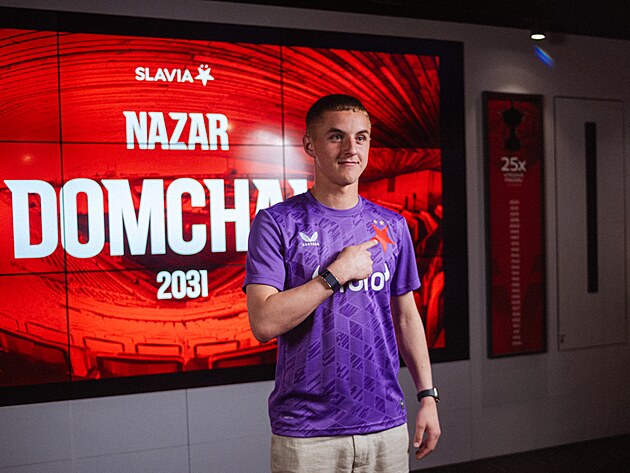 Ukrajinský brankář Nazar Domčak ve slávistickém. V Edenu podepsal do roku 2031.