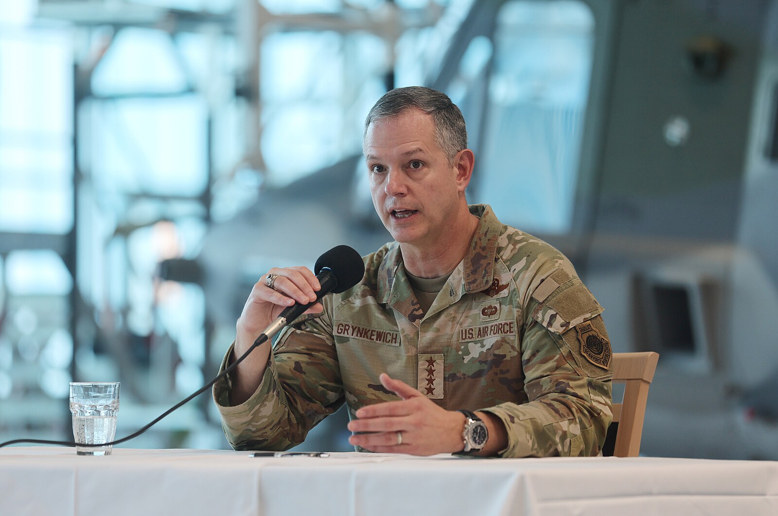 Všichni jsme východní křídlo, zesílili jsme sdílení informací, řekl americký velitel NATO Grynkewich