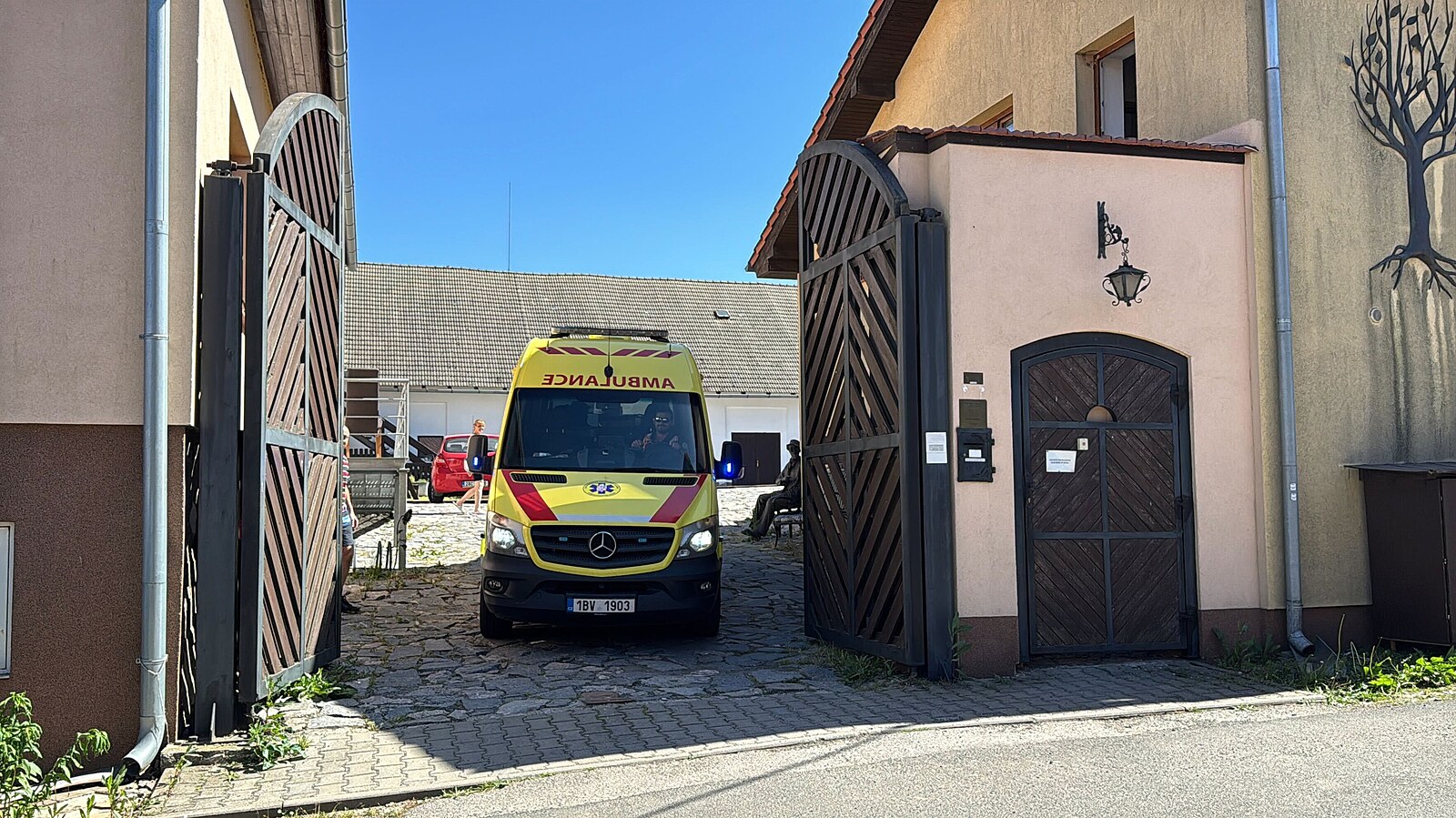 Policie prověřuje domov seniorů na Kladensku. Klienti prý byli bez jídla a péče