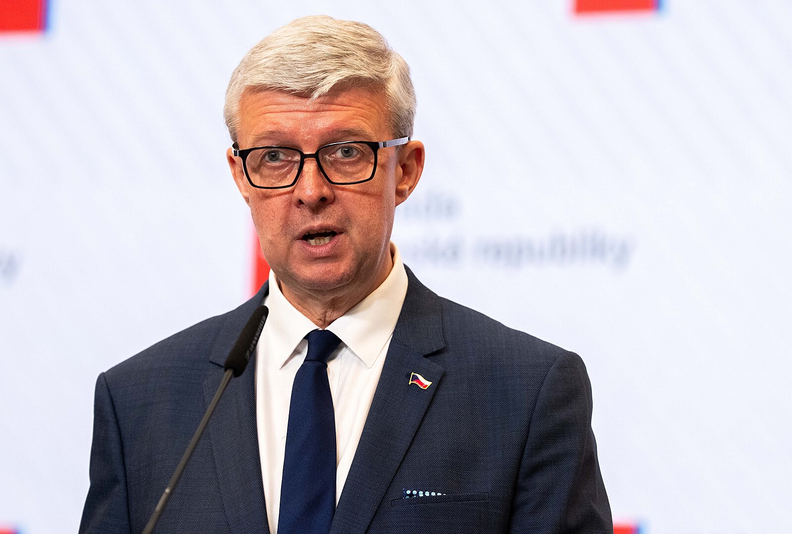 Vláda je pro posílení sankcí vůči Rusku, řekl Havlíček. Senát jednal o mandátu Babiše