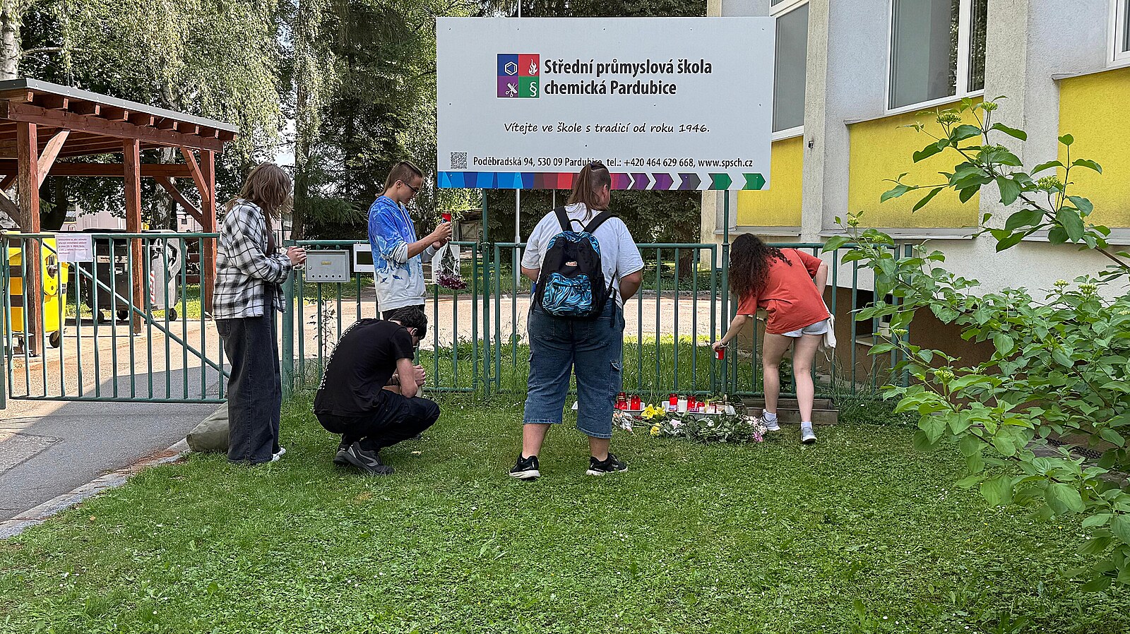 Soud poslal mladíka obviněného z vraždy dívky do vazby