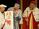 Jan Hrab�ta jako král v p�edstavení Dlouhý, �iroký a Krátkozraký. Vedle n�j...