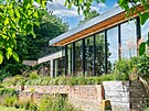Moderní d�m v Blenheim Farm z roku 2020 vyrostl na míst� starého bungalovu....