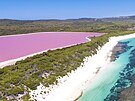 Název ale nevznikl podle barvy. Jezero Flinders pojmenoval po �lenovi posádky...