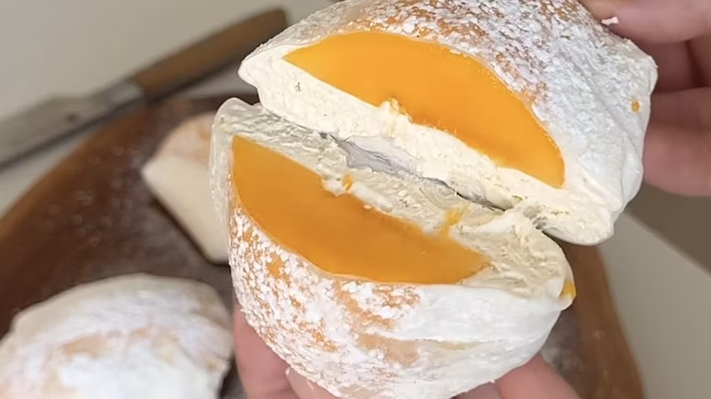 Vypadá jako mochi, ale vzniká jen z rý�ového papíru, jogurtu a ovoce.