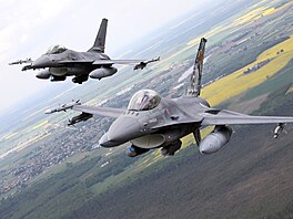 Portugalské stíha�ky F-16 v litevském vzdu�ném prostoru (23. kv�tna 2023)
