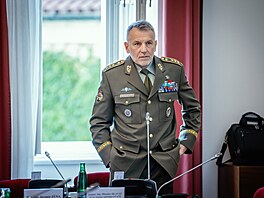 Kandidát na ná�elníka generálního �tábu Miroslav Hlavá�, kterého jednomysln�...